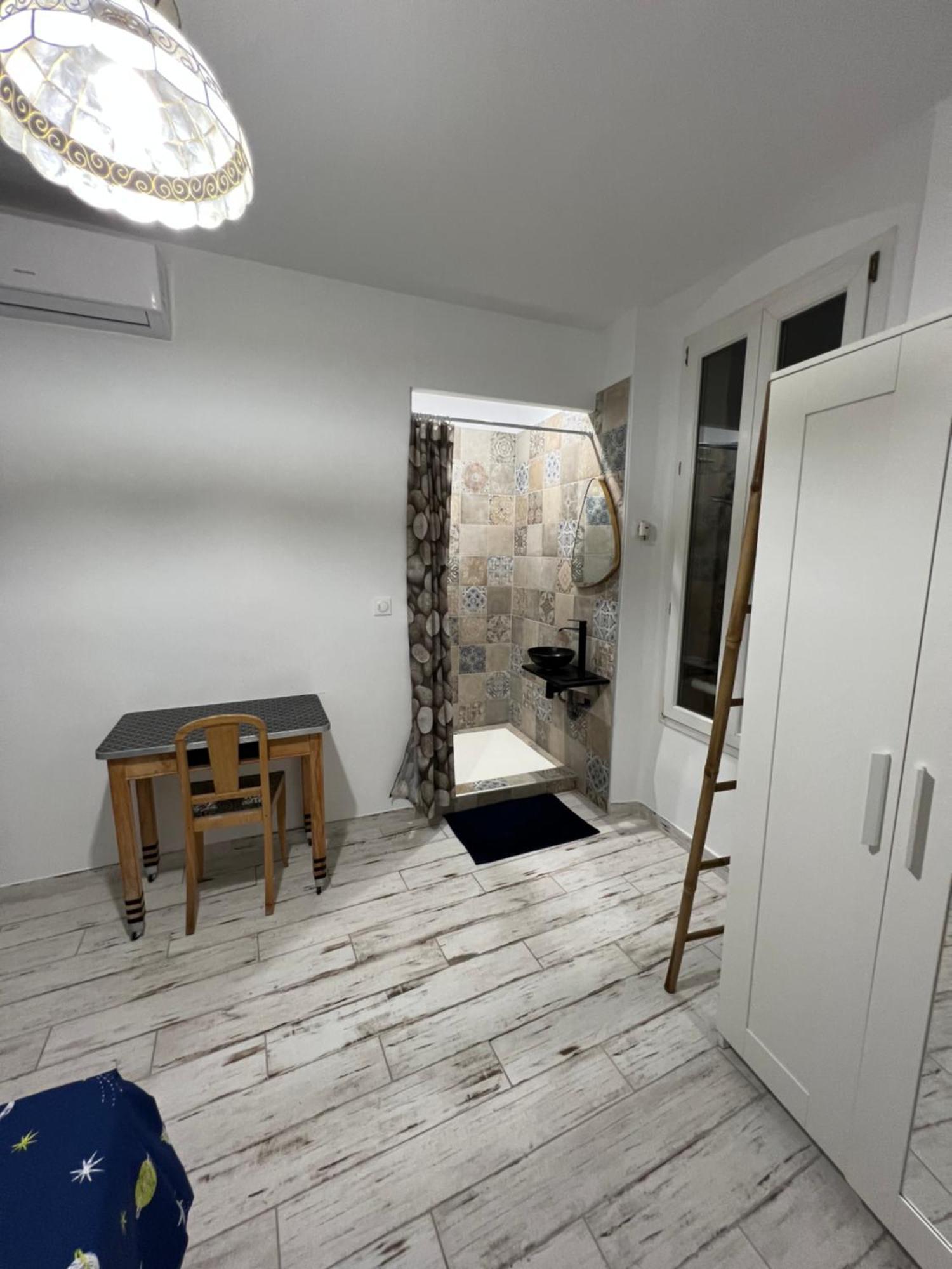 Duplex T3 climatisé plein centre terrasse vue mer La Ciotat Exterior foto